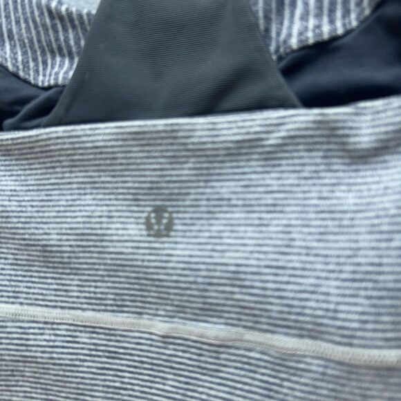 Lululemon Tank Top Womens 6 Gray White Stripe Built-In Bra Racerback Yoga - Picture 2 of 11